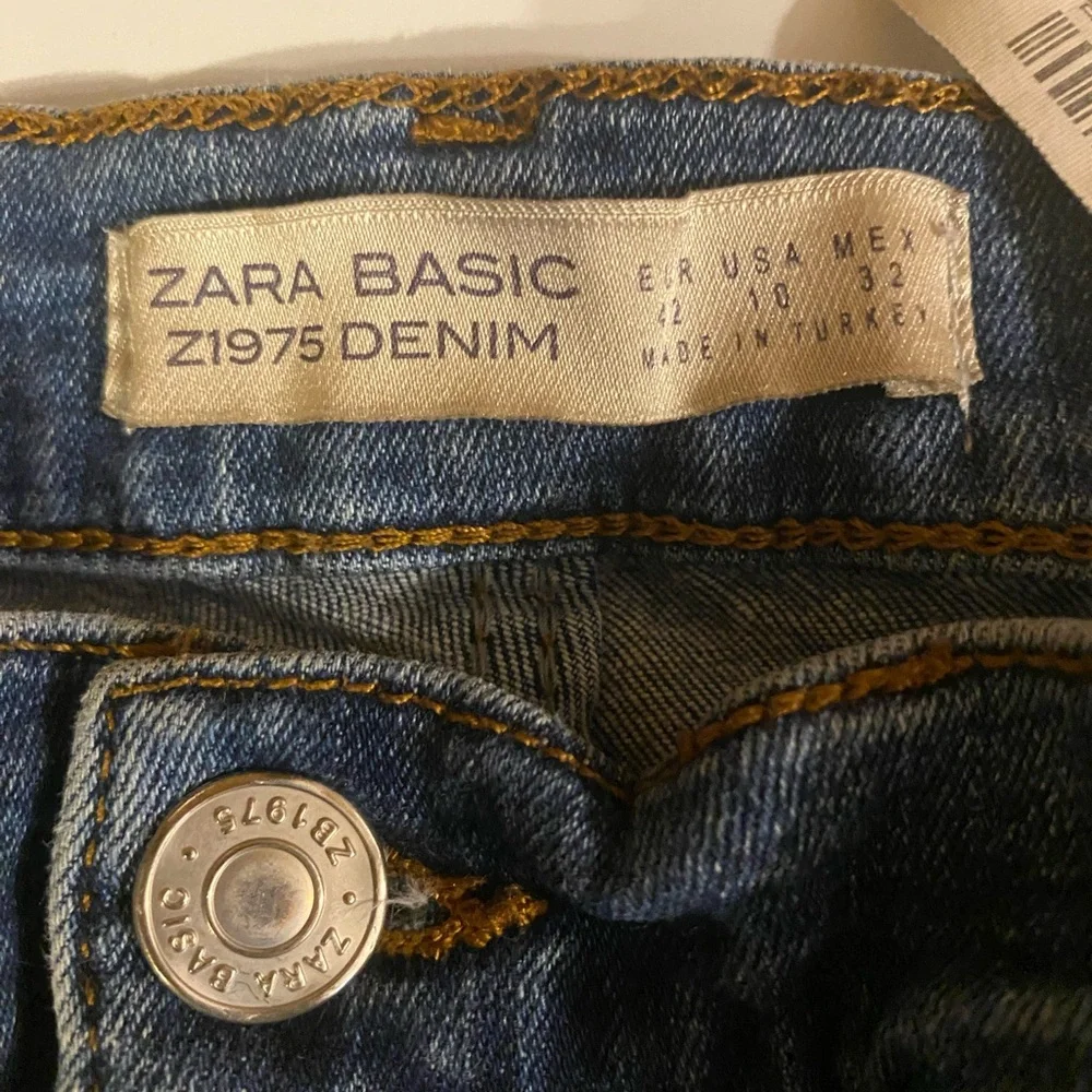 Zara Blue Cropped Jeans